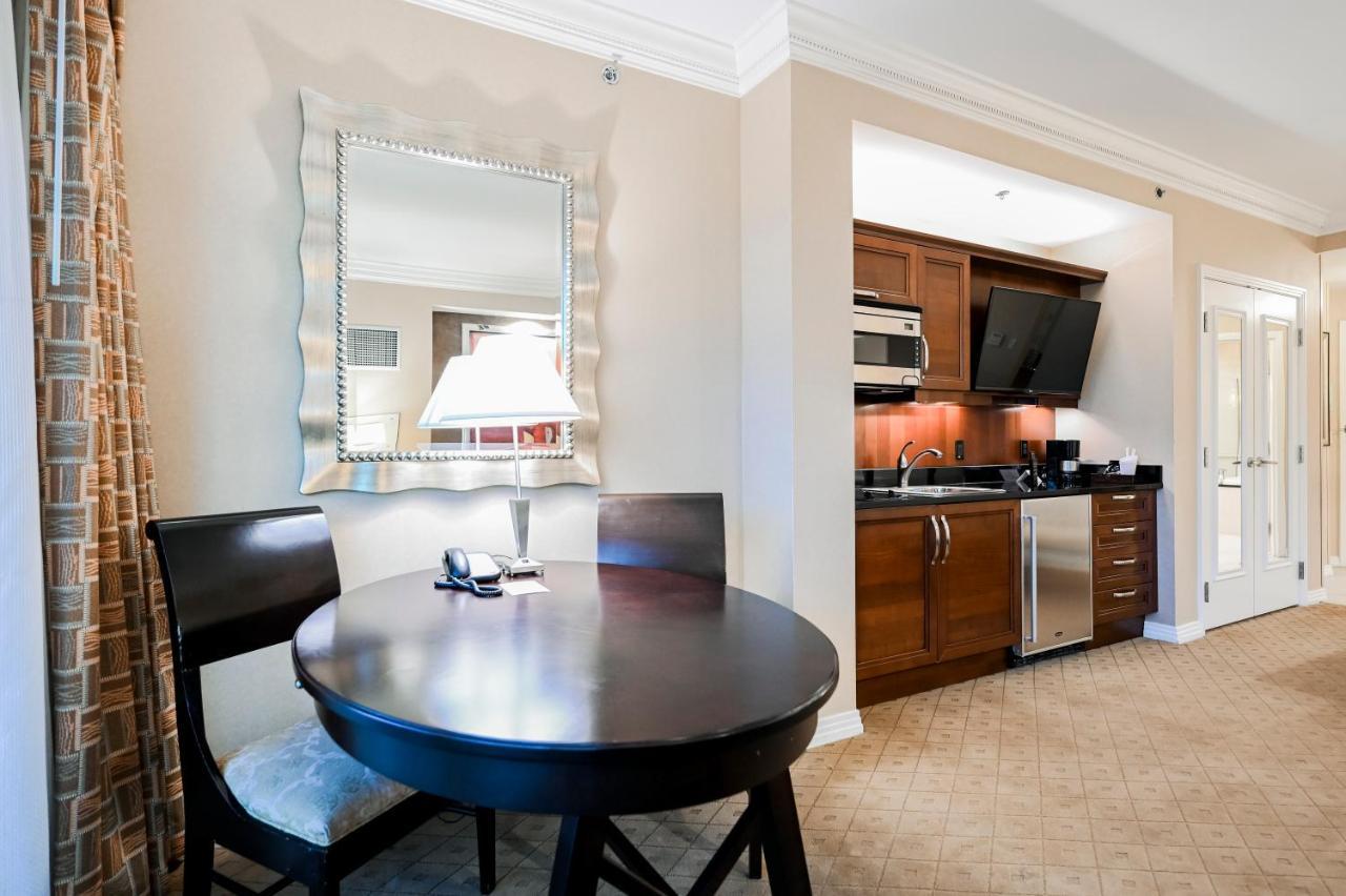Penthouse Suite With Strip View At The Signature At Mgm Grand Лас-Вегас Екстер'єр фото